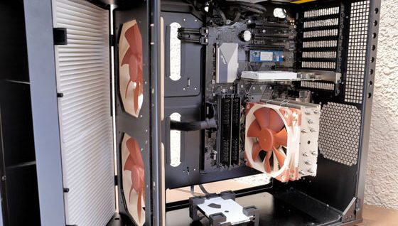 自作PC SST-RV04B-W内部