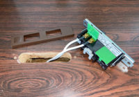 リビングボードの上に家具用電源コンセントを取付ける